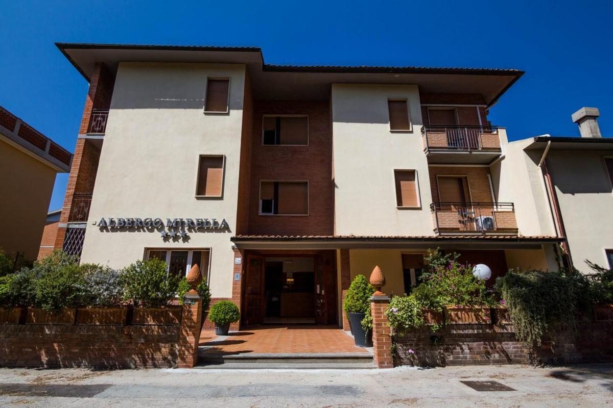 Hotel Mirella Castiglione della Pescaia Exterior photo